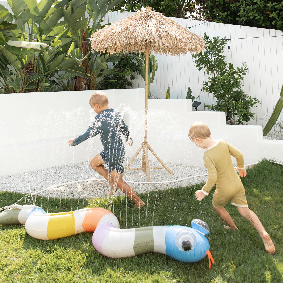 Aspersor inflable Into the wild serpiente Sunnylife