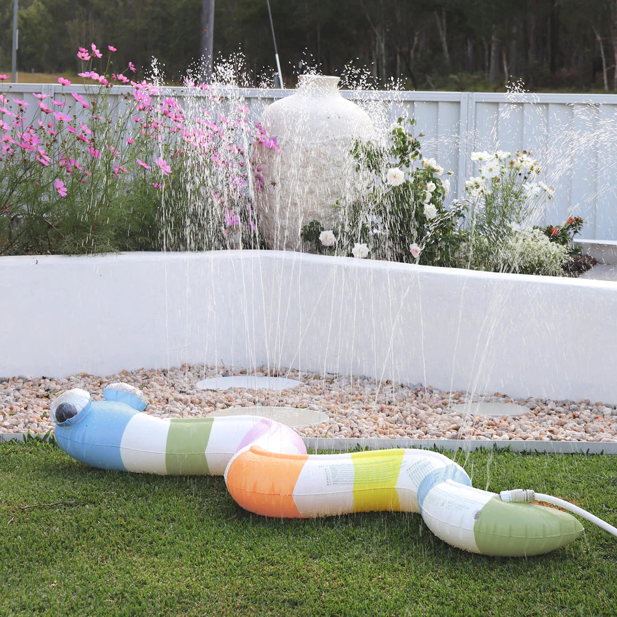 Aspersor inflable Into the wild serpiente Sunnylife