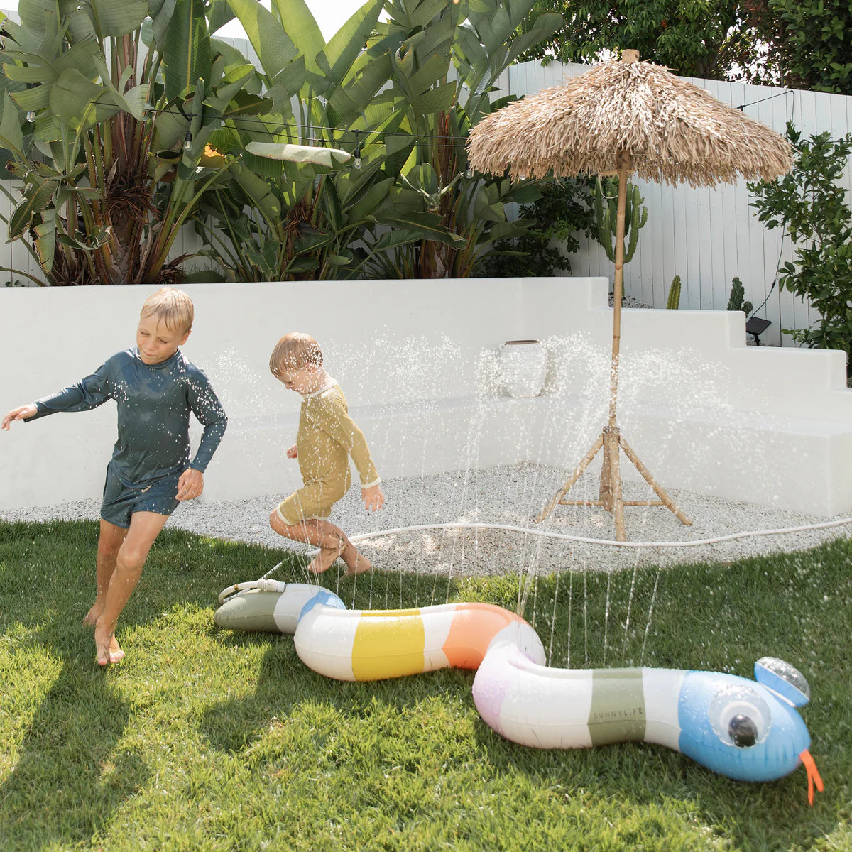 Aspersor inflable Into the wild serpiente Sunnylife