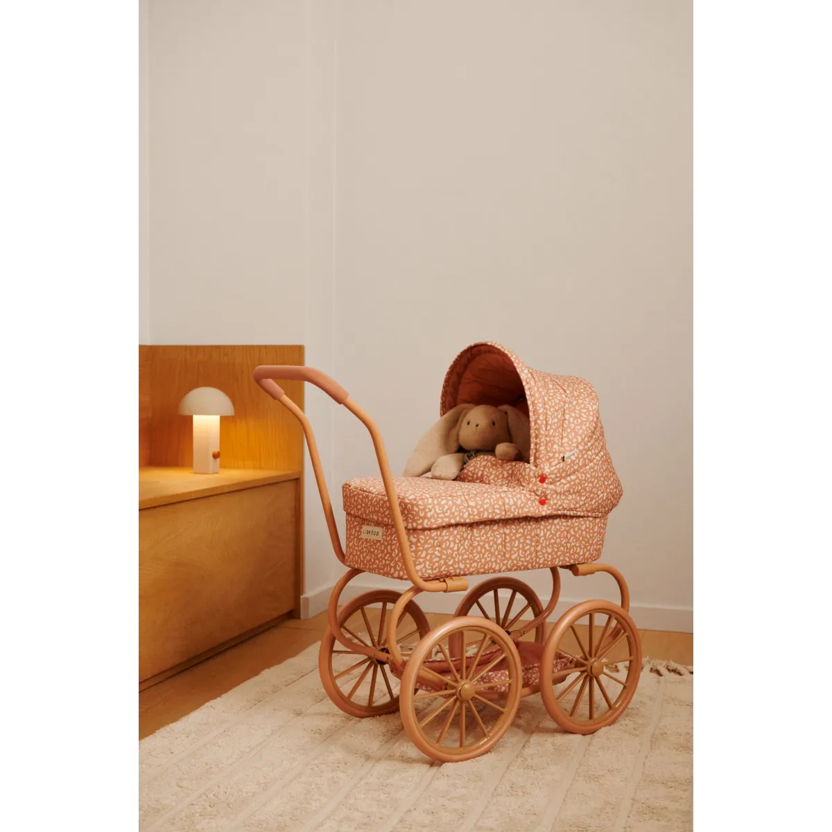 Cochecito de muñeca Adaline rosa Liewood