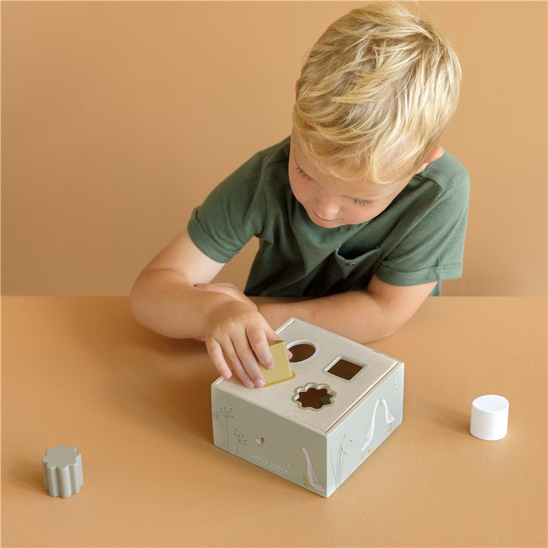 Encajable de madera formas geométricas Oca Oliva de Little Dutch