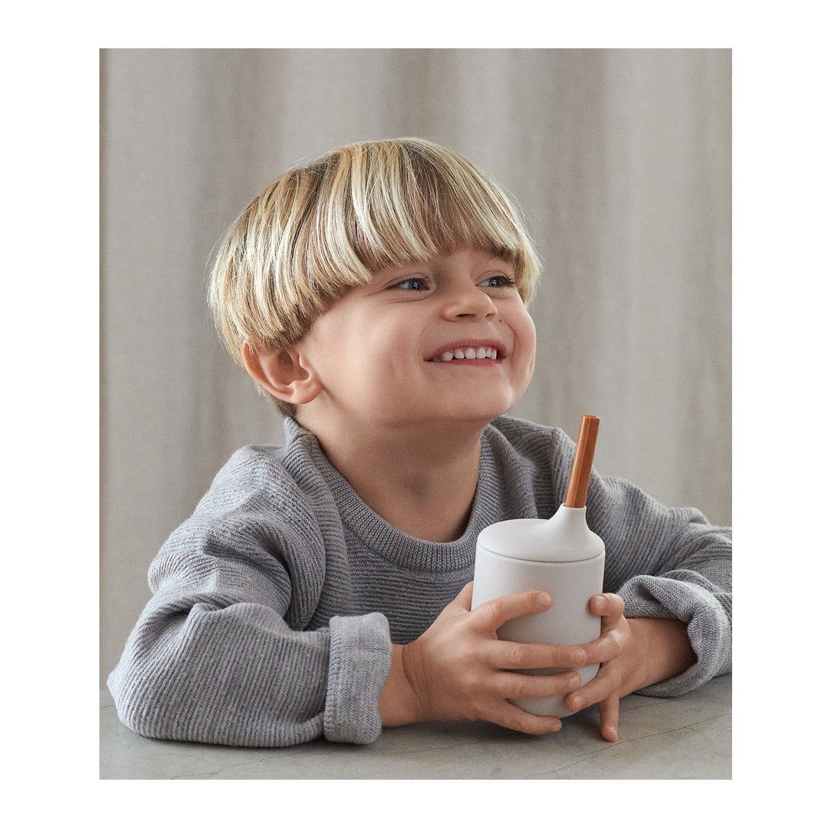Vaso con pajita Ellis Zippy cup arena de Liewood